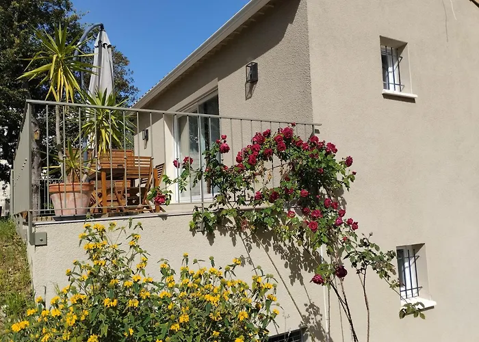 Casa de Férias Charmante Maison Avec Jardin Aux Portes Des Gorges De L'ardeche